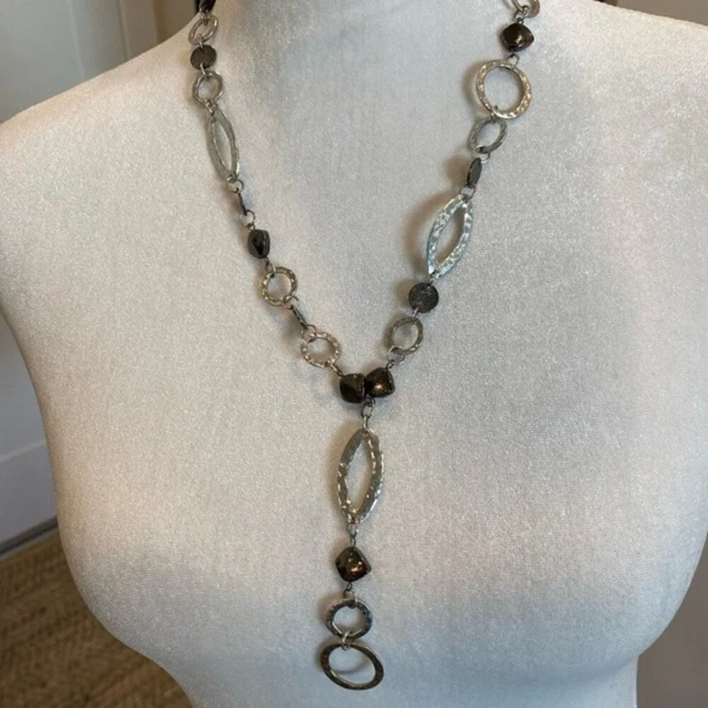Hammered Silver and Stone Art Deco necklace. Adjustable length